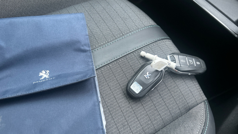 Peugeot 208 1.2 PureTech 100 Allure Premium 5dr Petrol Hatchback